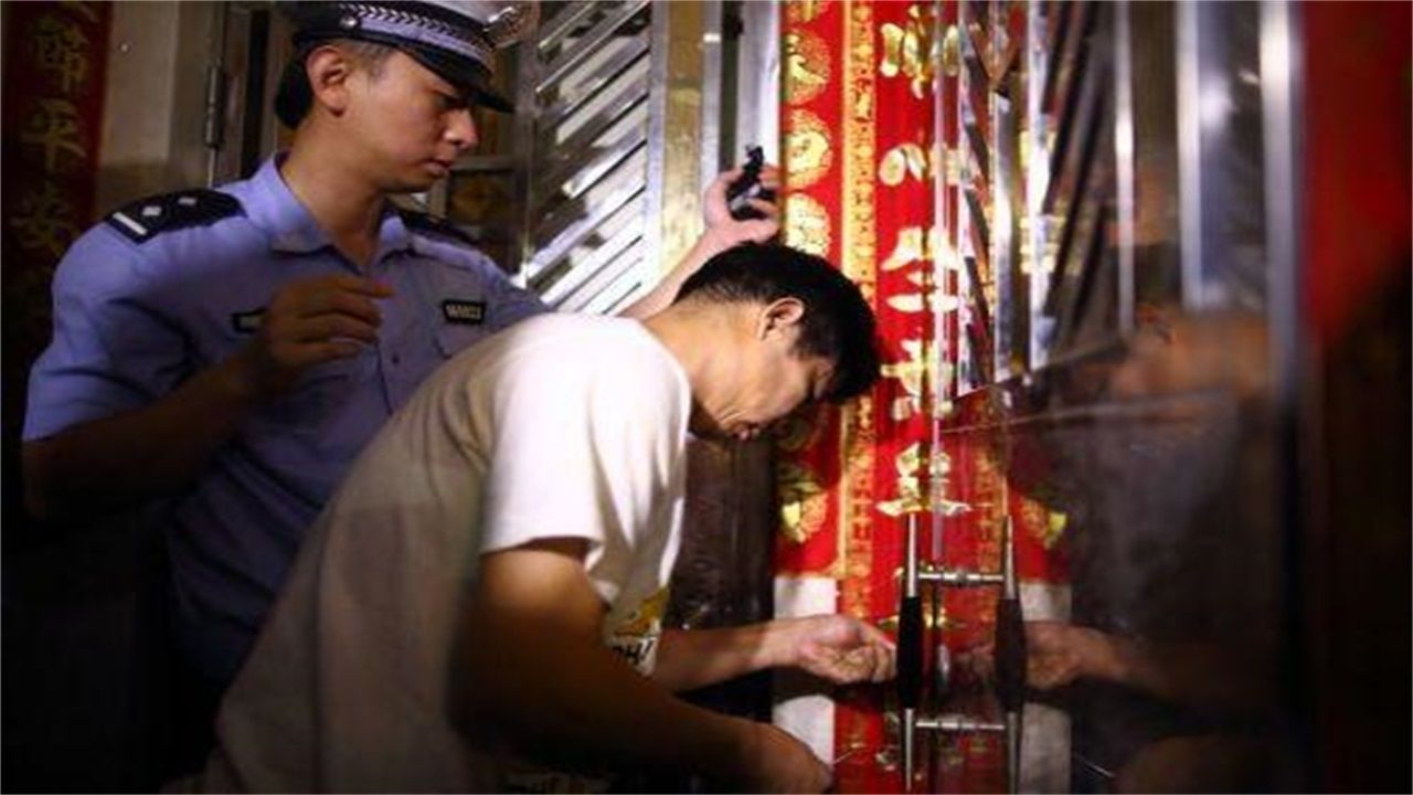 扬州请开锁师傅开了锁后，师傅为什么一般都不进门，就算主人请也不进去？